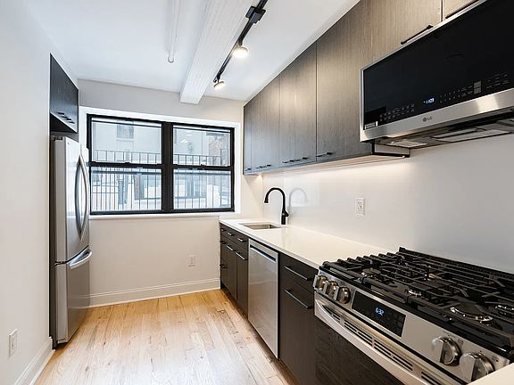 3rd image of 190 Berry St #109-2