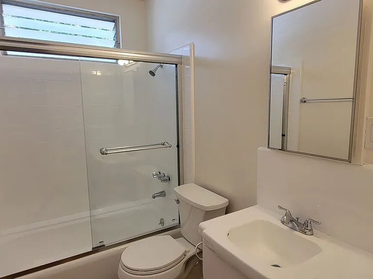 1352 N Citrus Ave — Photo 14