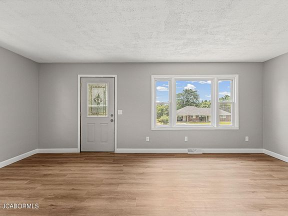 4th image of 214 E Center St