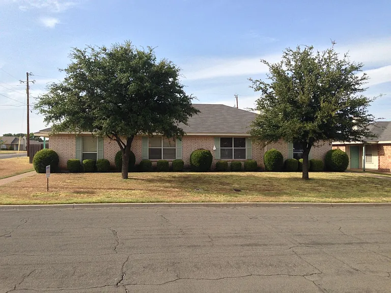 9117 Royal Ln — Photo 1