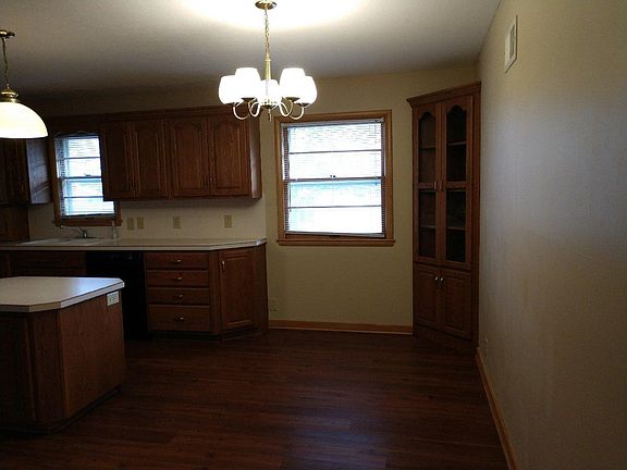 4th image of 626 Carl Ave