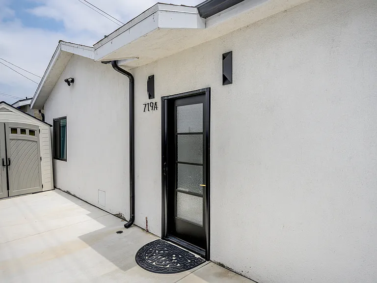 719 Dale Ave #A — Photo 2