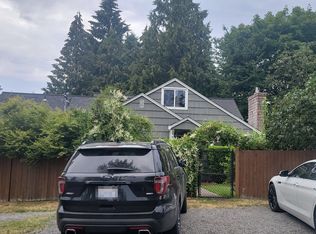 1010 NE Serpentine Pl, Shoreline, WA 98155