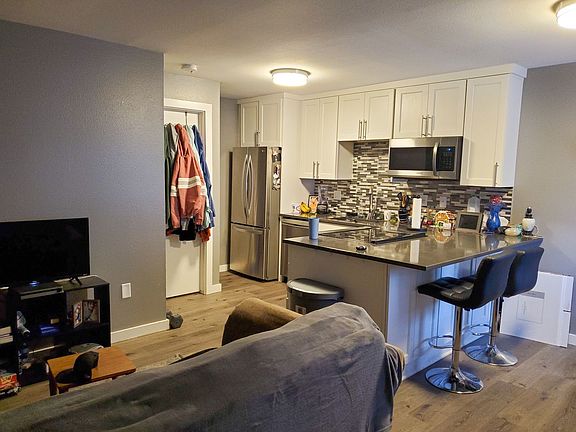 3rd image of 341 Garfield Ave APT D1