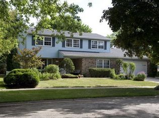 510 E Park Manor Ct, Elmhurst, IL 60126