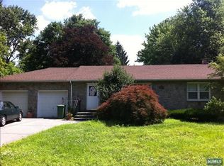 27 W Midland Ave, Paramus, NJ 07652