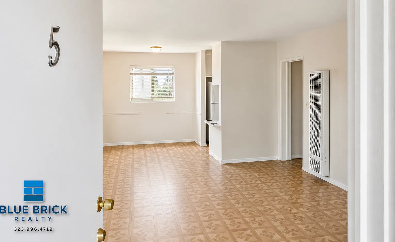 Bright 1-Bedroom with Parking & A/C Near NoHo — Photo 3