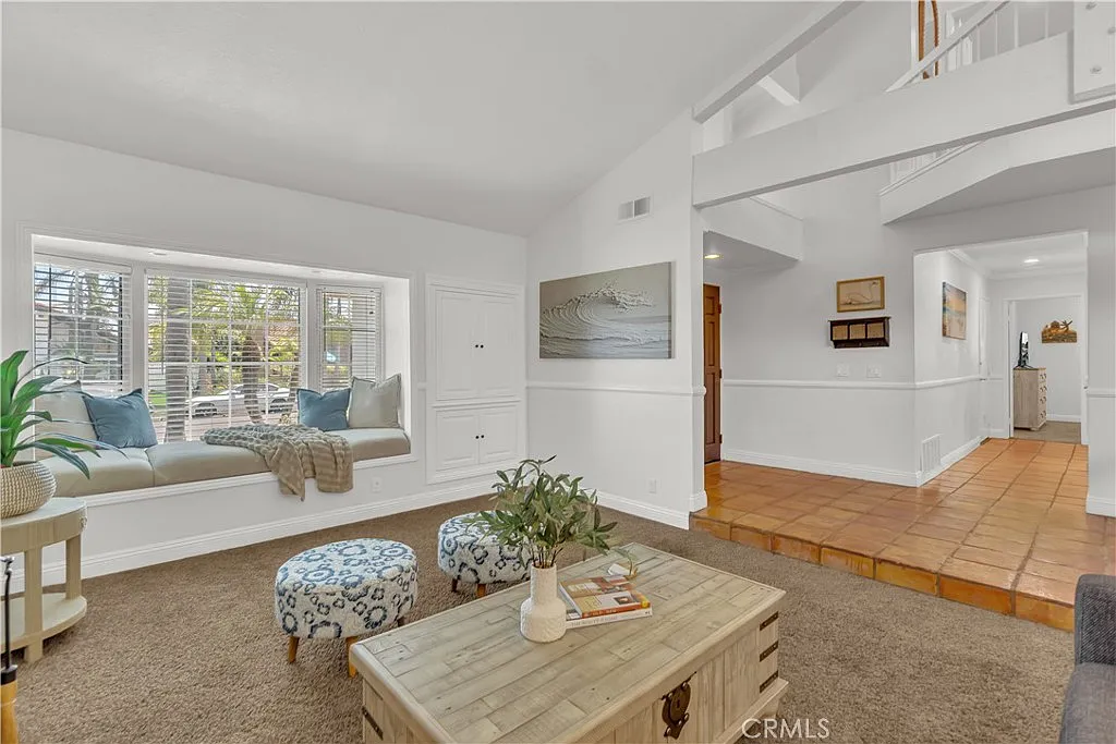 4 bed, 2574 sqft, $9,750 — Photo 4