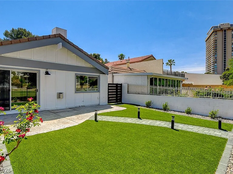 2999 Bel Air Dr — Photo 38