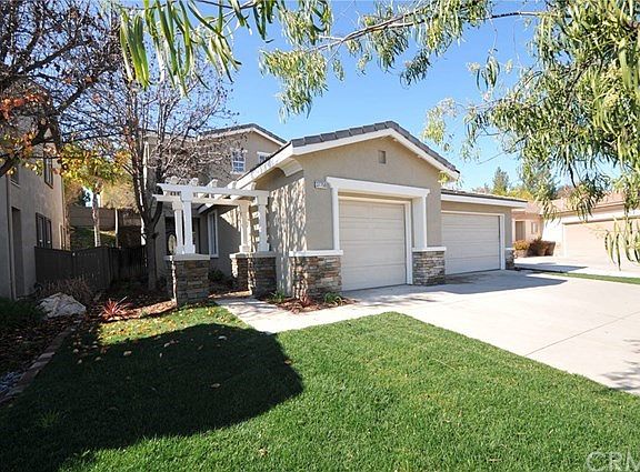 2nd image of 37759 Spruce Ct