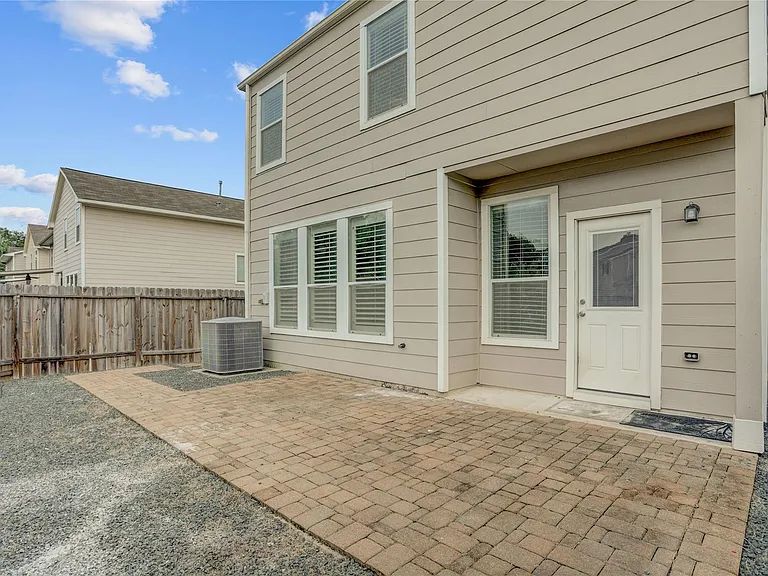 10046 Hillside Bayou Dr — Photo 22