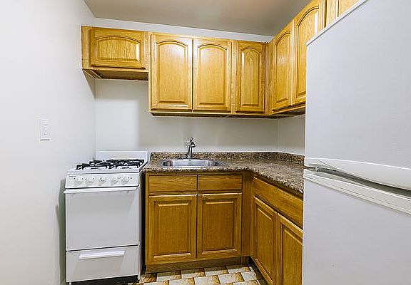 3rd image of 31 E 31st St APT 11H