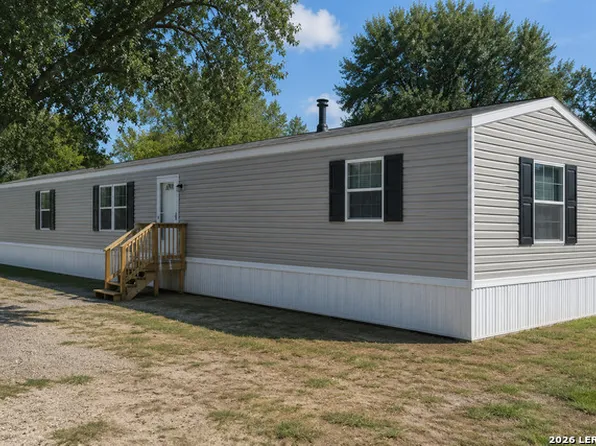 708 Avenue A, Karnes City, TX 78118