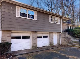 8 Jenick Ln, Woodbridge, CT 06525