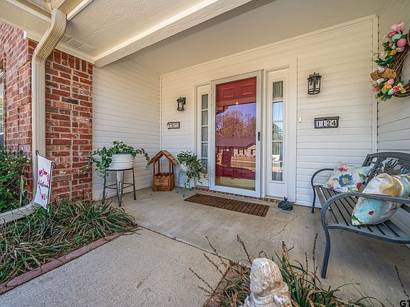 2nd image of 1124 Sequoia Cir
