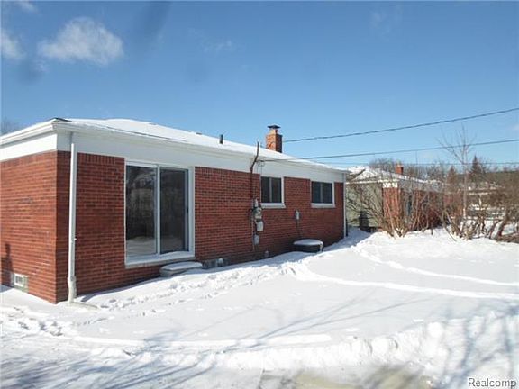 4th image of 26480 Oak St