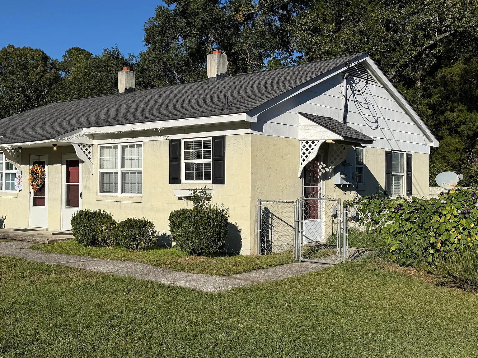 2 bed, 1.0 bath, 1212 sqft, $700 — Photo 1
