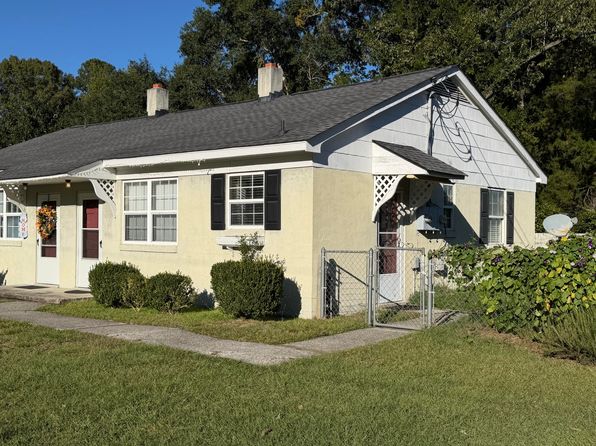 244 Oak Ln