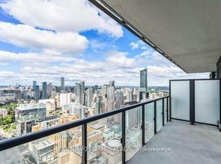 488 University Ave W #2401, Toronto, ON M5G 0C1