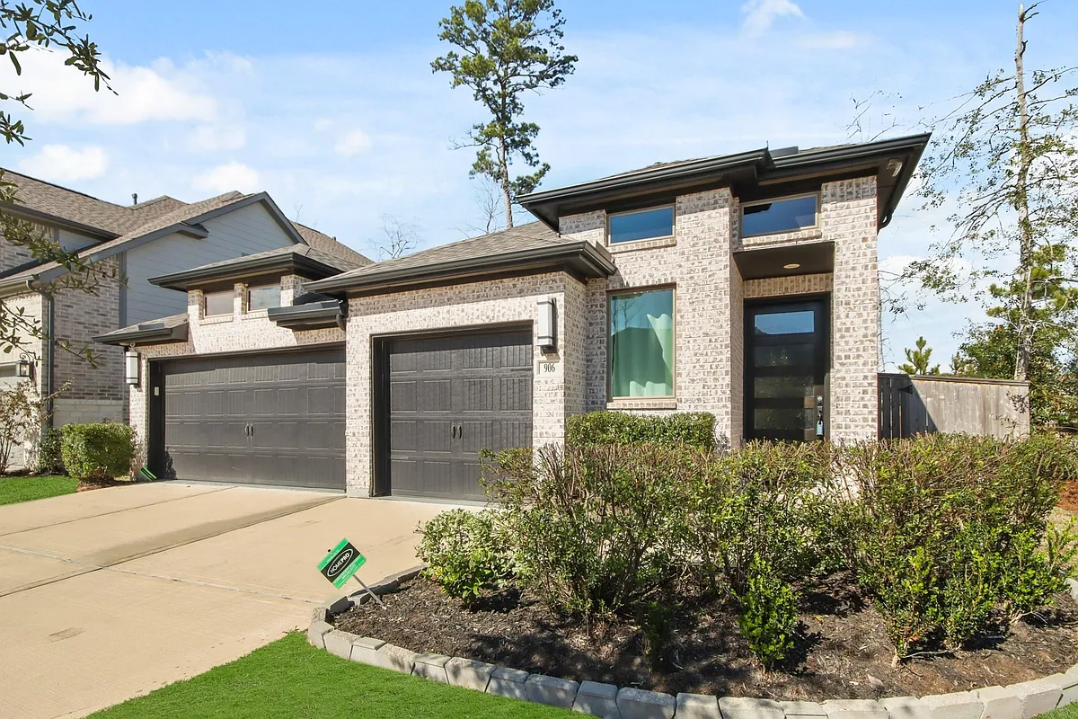 Building Photo - 906 Sendero Trl