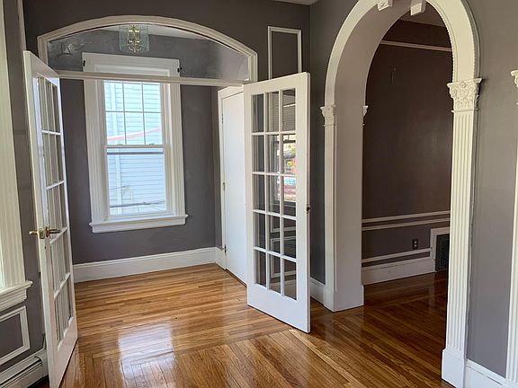 main entrance into the unit (level 1)