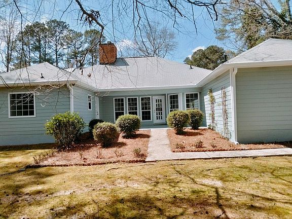 3rd image of 1401 Yarborough Dr