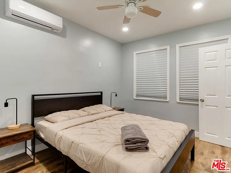 11472 Ventura Blvd #B — Photo 13