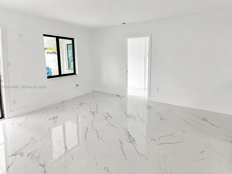 3435 SW 91st Ave #0 — Photo 4
