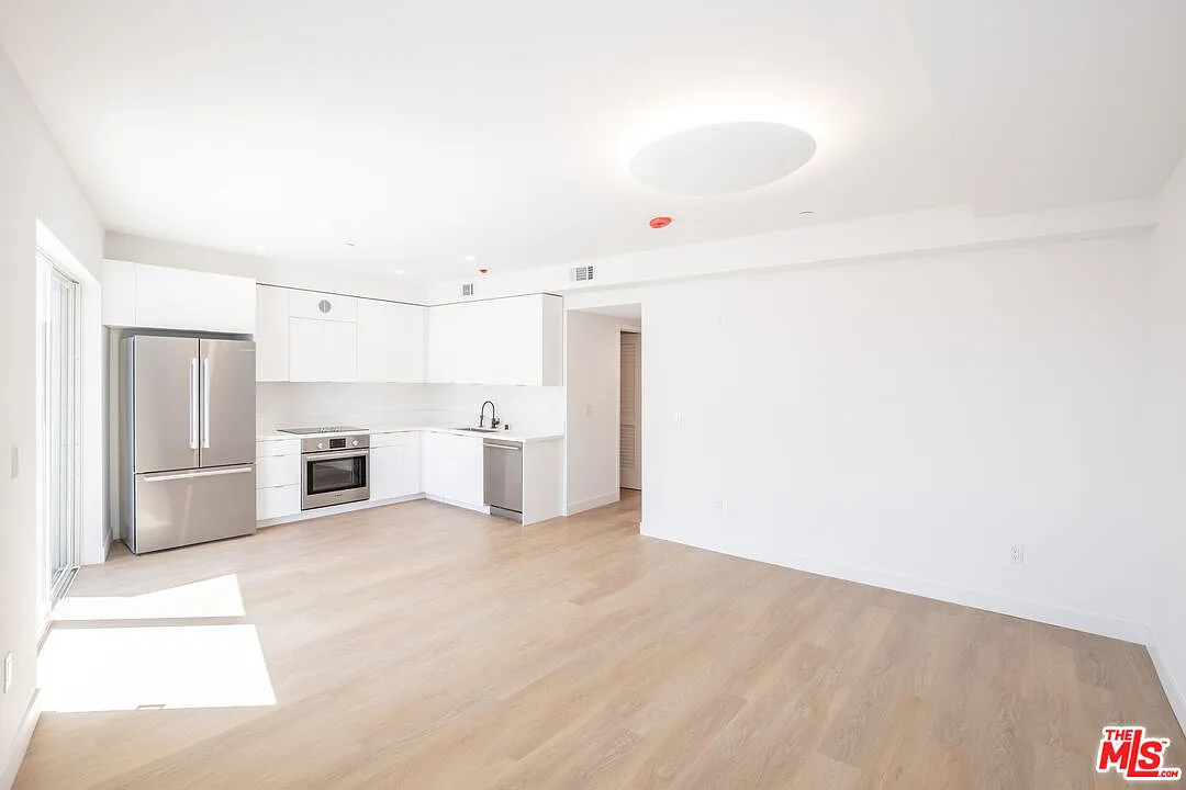 1 bed, 1.0 bath, 1113 sqft, $3,890 — Photo 3