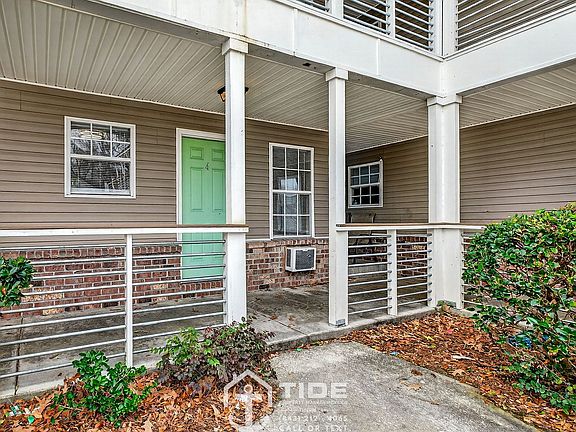 2nd image of 2220 Van Buren Ave #4