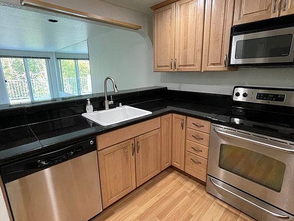 4th image of 12740 NE 10th Pl APT E301