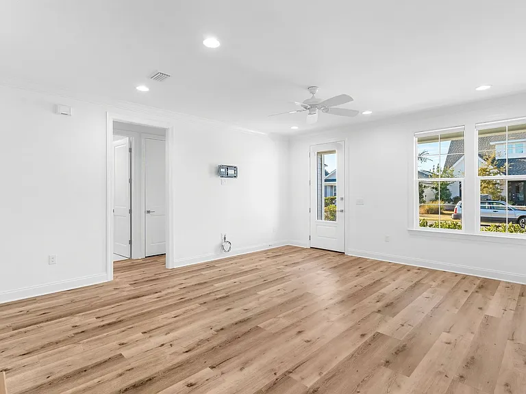 117 Roundwood Dr — Photo 6