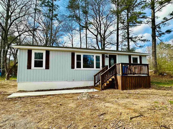 311 S 6th St, Selmer, TN 38375