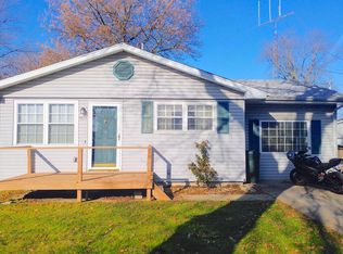 1613 E Washington St, Clinton, IL 61727