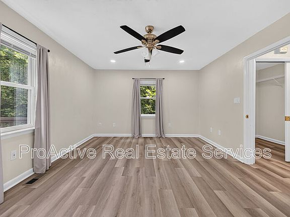 3rd image of 100 Hodges Manor Rd