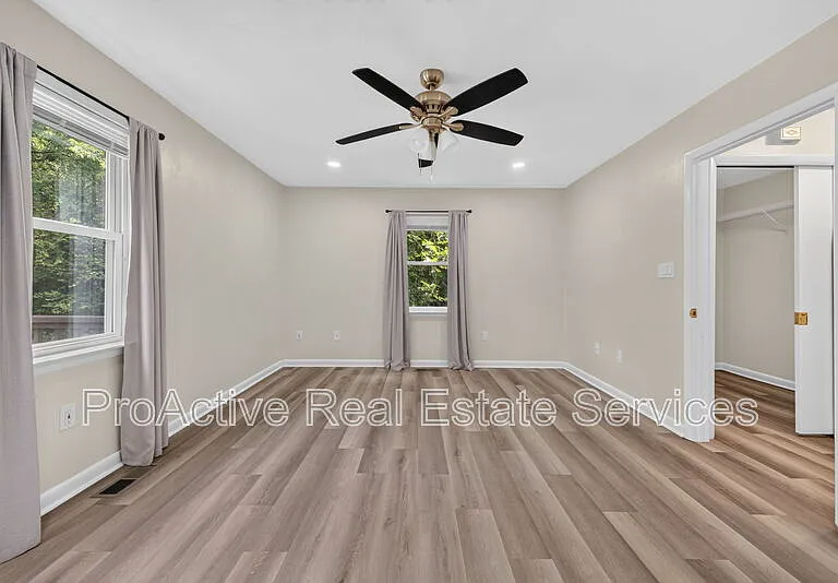 100 Hodges Manor Rd — Photo 3