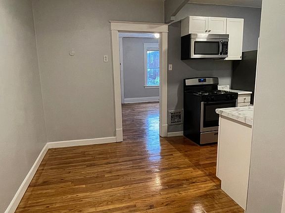 3rd image of 5032 Lindenwood Ave #1E