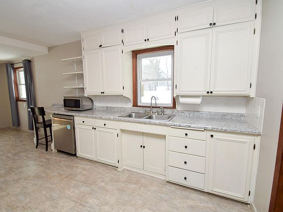 4th image of 1409 Lakeland Dr NE