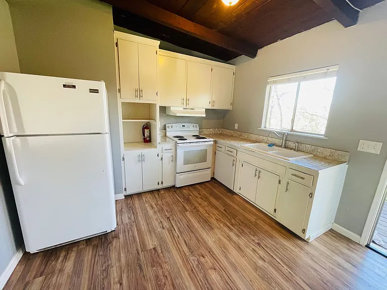 2081 Petri Ln — Photo 5
