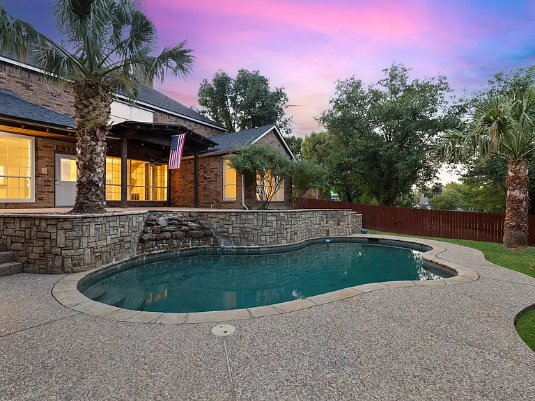545 Oak Hill Dr — Photo 4
