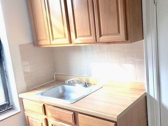 2nd image of 3248 41st St APT 4B
