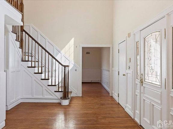 3rd image of 18 Wildwood Pl