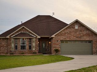 35 Post Oak Gln, Inez, TX 77968