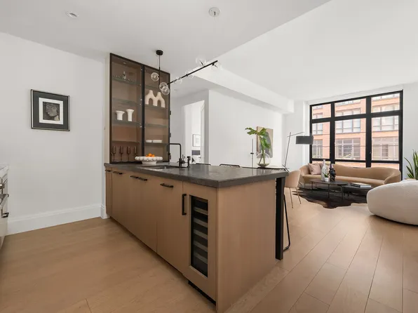 438 East 12th Street image 3 of 21