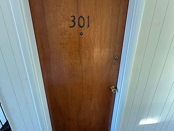 4th image of 425 S Wesley Ave #301