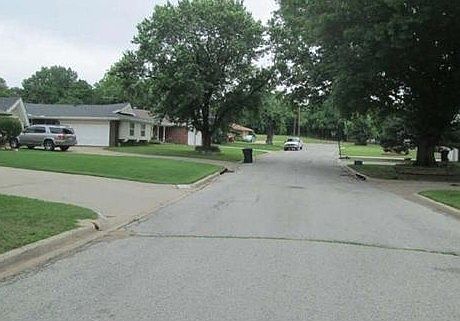 2nd image of 2808 N Grove Pl