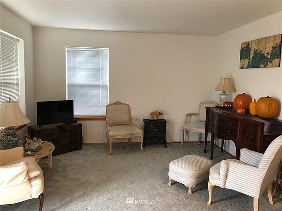 4th image of 161 W Whidbey Ave APT 40