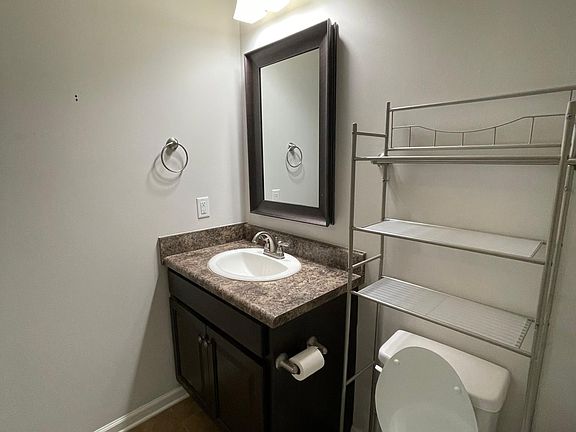 5th image of 235 Wesley Pl #B