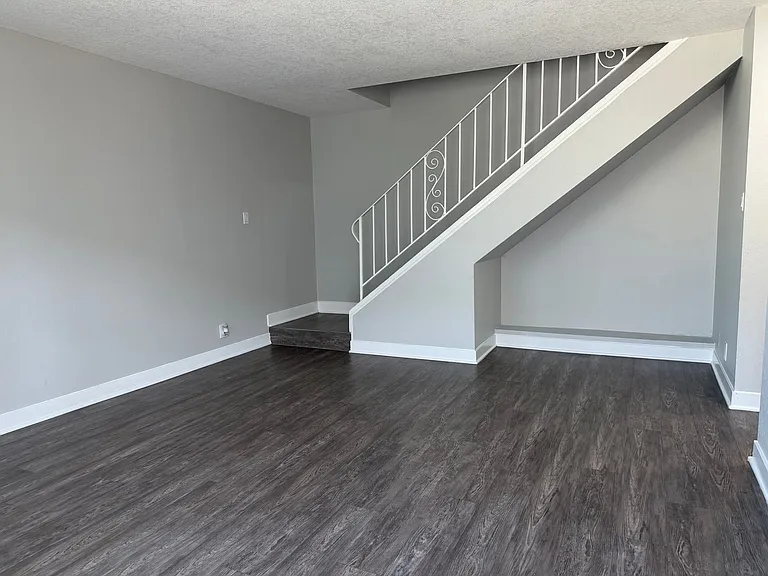 The Circle Apartments at Long Beach — Photo 108