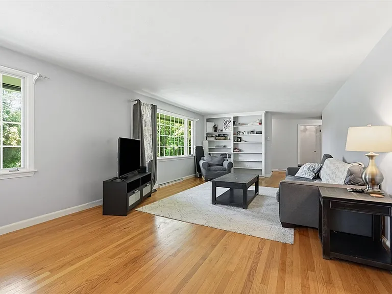 173 Mill Ln — Photo 6